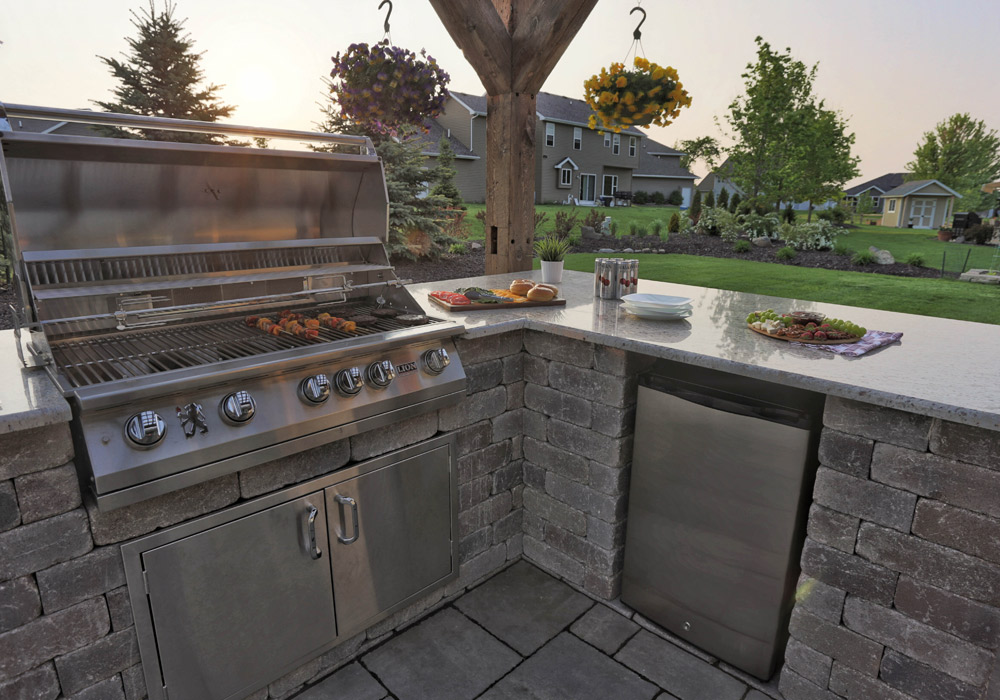 Custom outdoor living kitchens Wisconsin